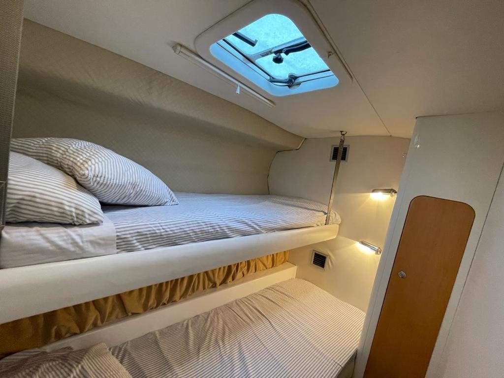 Cozy Yacht Lodge In Barcelona With Boat Tour Option Сан-Адриан-де-Бесос Экстерьер фото