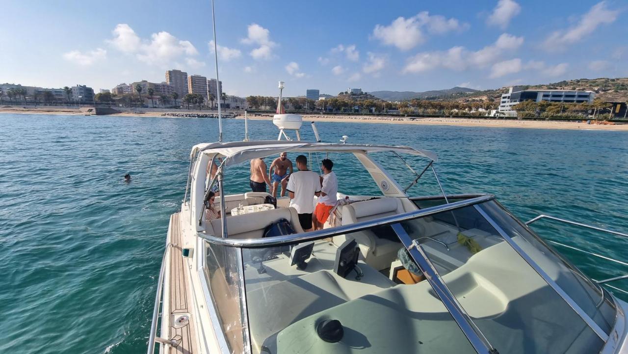 Cozy Yacht Lodge In Barcelona With Boat Tour Option Сан-Адриан-де-Бесос Экстерьер фото