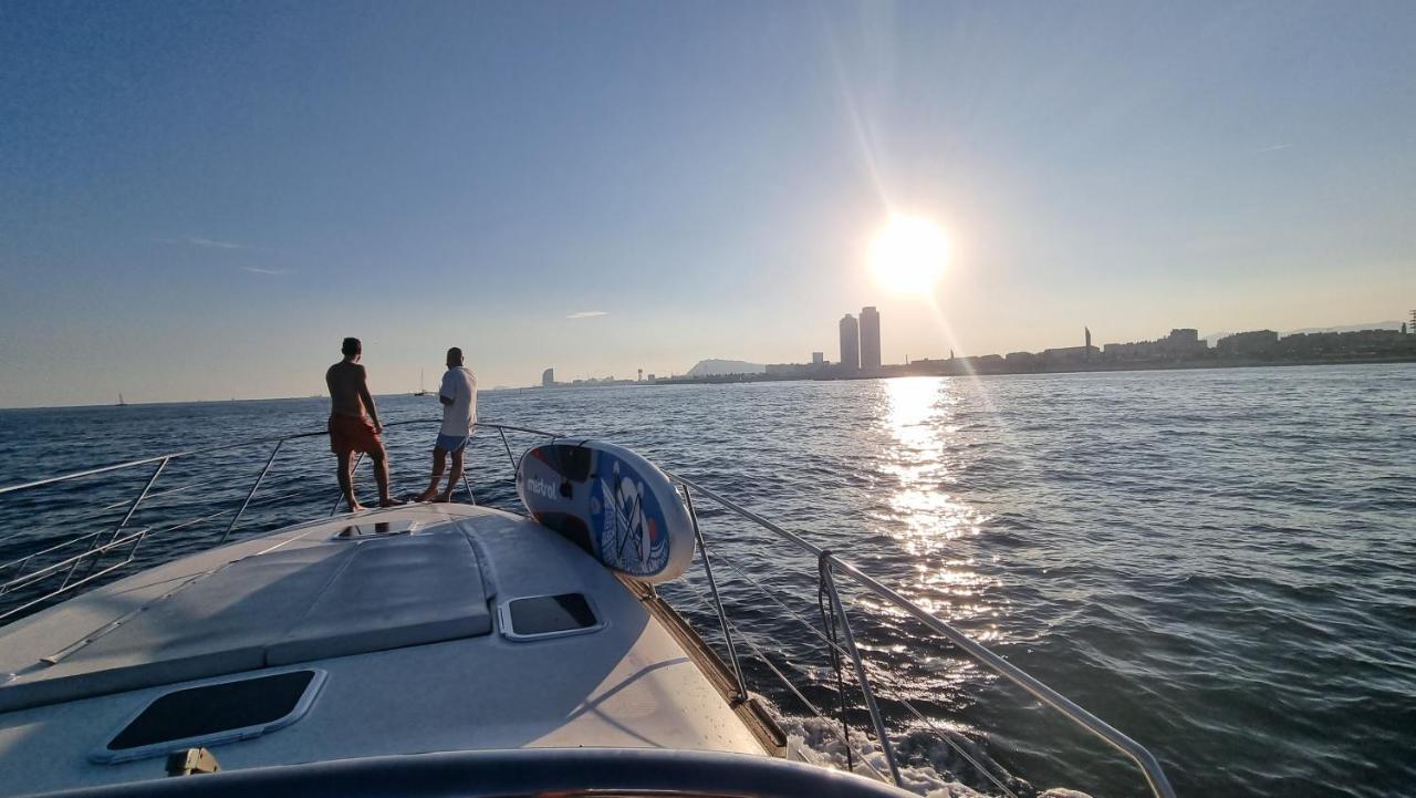 Cozy Yacht Lodge In Barcelona With Boat Tour Option Сан-Адриан-де-Бесос Экстерьер фото